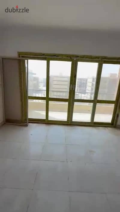 شقة مميزة للإيجار في كمبوند صبا ريزيدنس | ناصية غير مجروحة | فيو دوار البوليفارد واللاندسكيب | خصوصية عالية