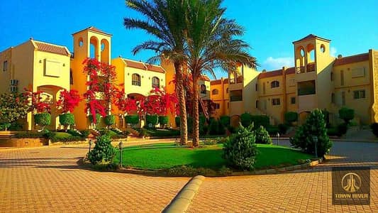 شاليه ارضي بحديقة للبيع بارقي قري العين السخنة اريج تسليم فوري بالفرش والاجهزه قرية مكتملة الخدمات مسجد حمامات سباحة مطعم وكافيه علي البحر