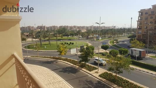 للبيع في مدينتي b2 شقة نموذج 700 بمساحة 325 متر بسعر تجاري فيو النادي Madinaty