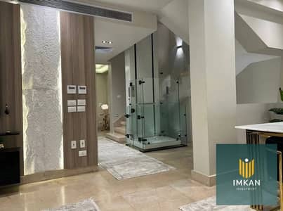 بالتقسيط تاون هاوس للبيع متشطب بالتكييفات و المطبخ بحمام سباحة برايفت و جاردن في لافيستا الباتيو تاون التجمع الخامس بجوار ال AUC