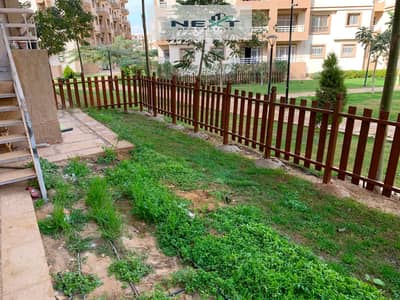 للايجار في مدينتي شقه قانون جديد ارضي بجاردن 96م + 50م 3 غرف + 2 حمام تشطيب شركه فيو جاردن دقايق من خدمات و المسجد قريب جدا من south park و الحركه