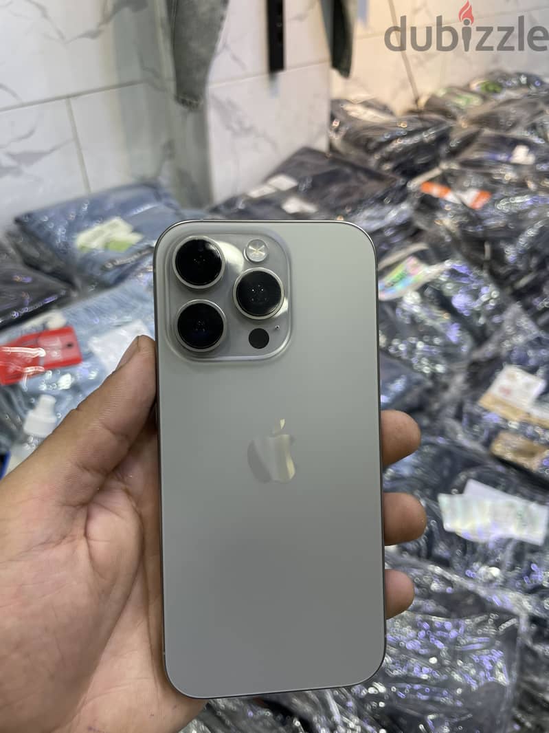 آبل - آيفون 16 برو 1
