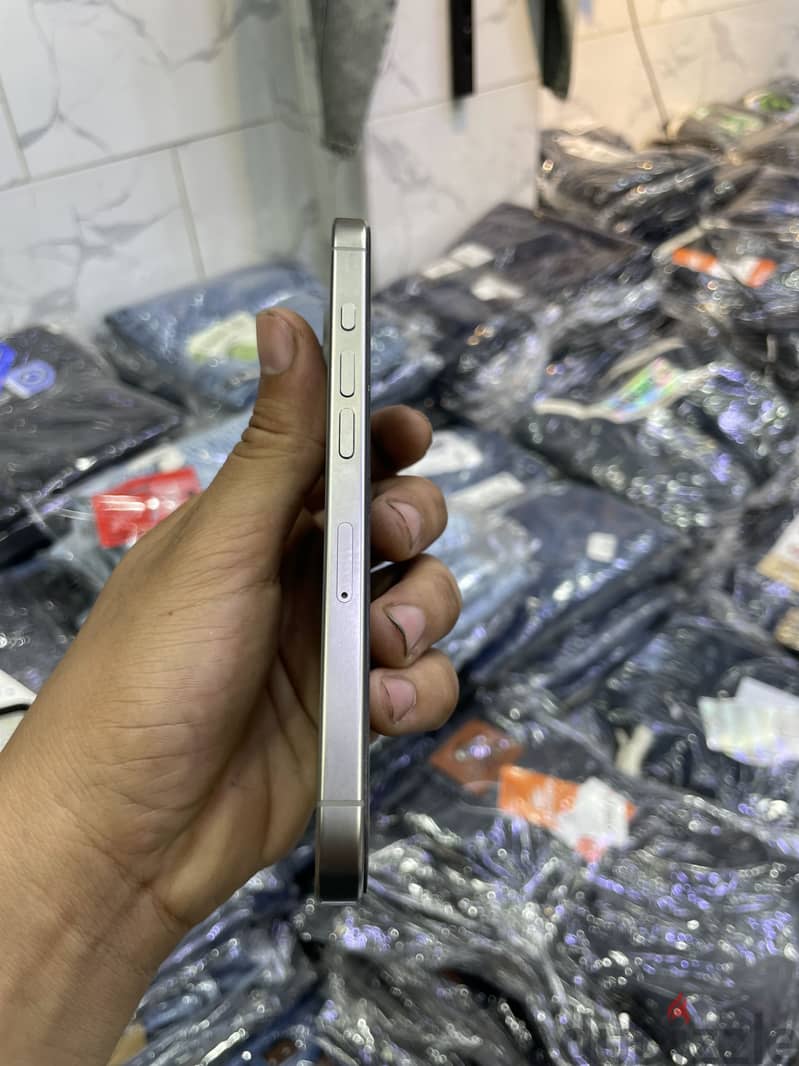 آبل - آيفون 16 برو 3