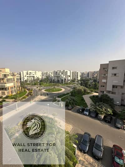 apartment 200m for sale in madinat B8 prime location near the club