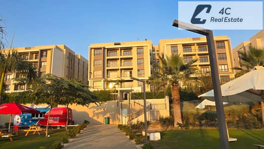 شقة بجاردن للبيع بأقل سعر فى السوق 155 م متشطبةاستلام فورى فى موقع مميز للغاية فيو لاند سكيب  في المراسم فيفت سكوير