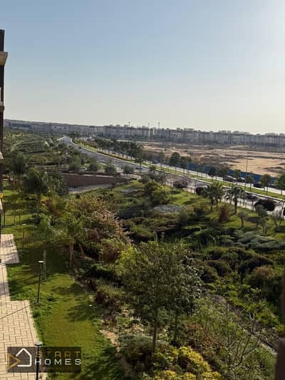 شقة 142 متر 3 غرف للبيع في مدينتي B14 قريبة من الخدمات وبفيو مجرى السيل مباشر