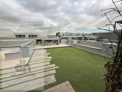 بنتهاوس مفروش بالكامل أول سكن 3 غرف وليفينج للإيجار في كمبوند الباتيو 7 خلف الجامعة الأمريكية