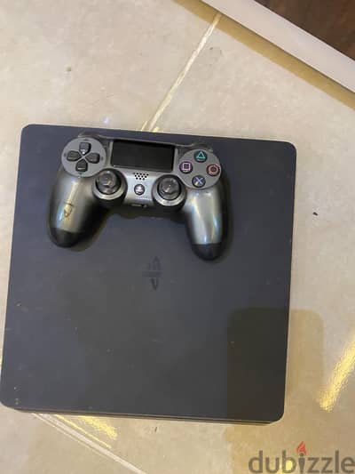 Playstation 4 slim استعمال جيد جدا