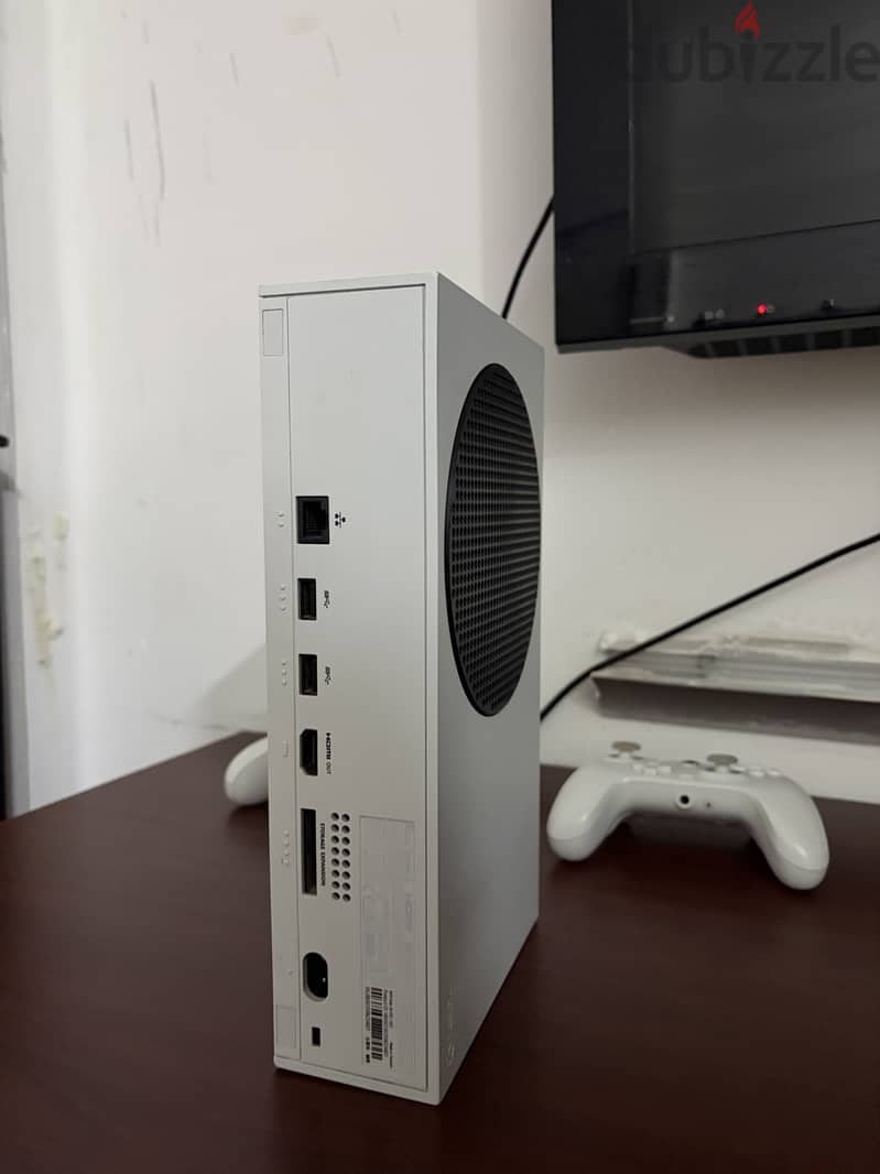Xbox Series S 4
