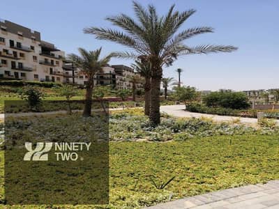 تريبلكس فاخر تشطيب كامل للبيع في سوديك إيستاون – القاهرة الجديدة | 283م + روف 79م | 4 غرف نوم | 3 حمامات | غرفة ناني بحمام