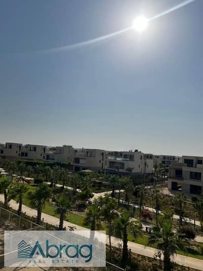 للايجار فيلا 405 م 4 غرف مطبخ وتكييفات كومباوند ذا اكراون بالم هيلز اكتوبر