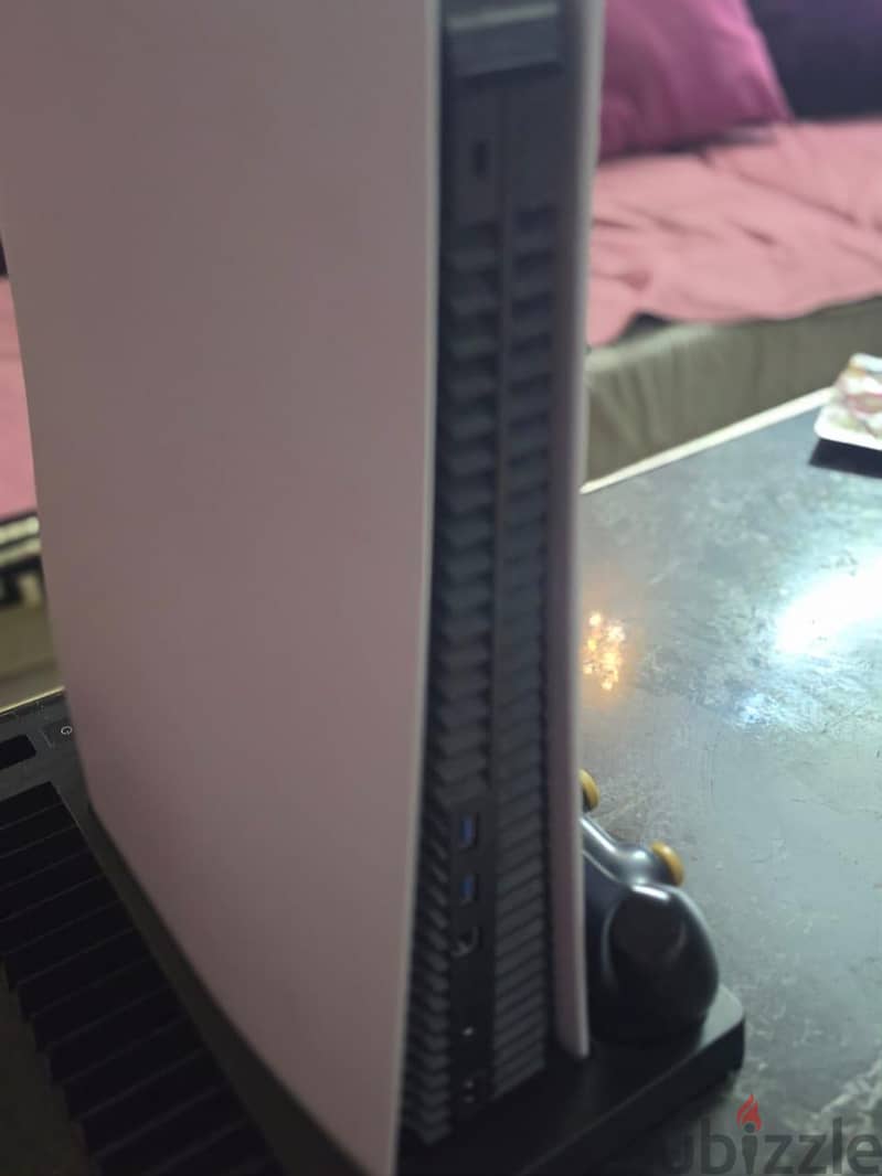 PS5 Disc Edition + 2 Controllers + Charging Stand 1