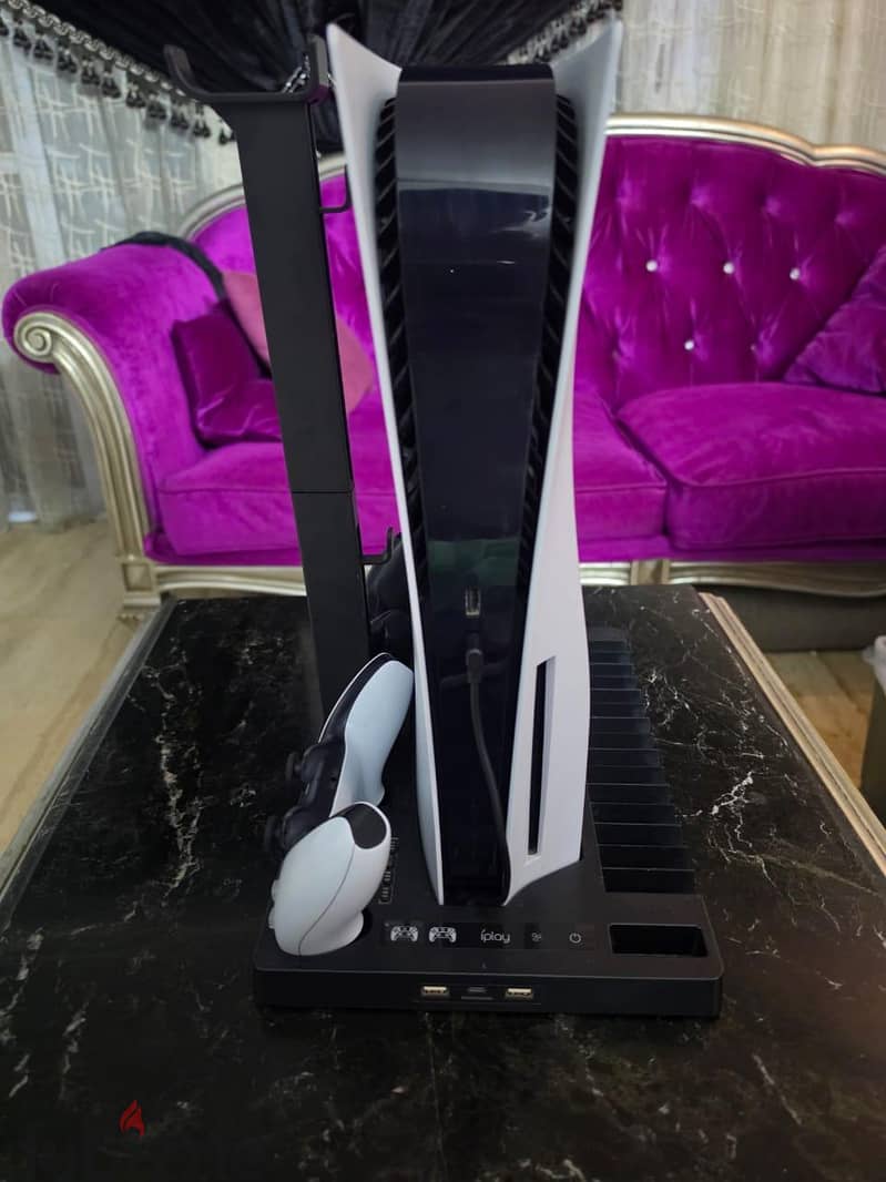 PS5 Disc Edition + 2 Controllers + Charging Stand 4