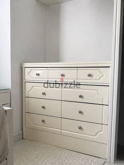 وحدة أدراج للبيع