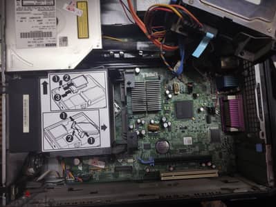 كيسه dell optiplex 780 بدون رامات معاها شاشه Lenovo 17 inch
