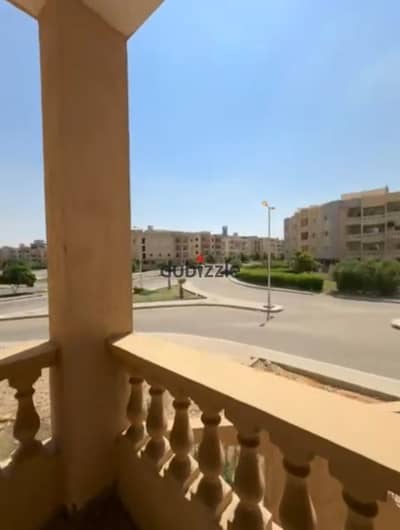شقة للبيع في لوكيشن مميز جدًا بمدينة الشروق – المنطقة السادسة عمارات