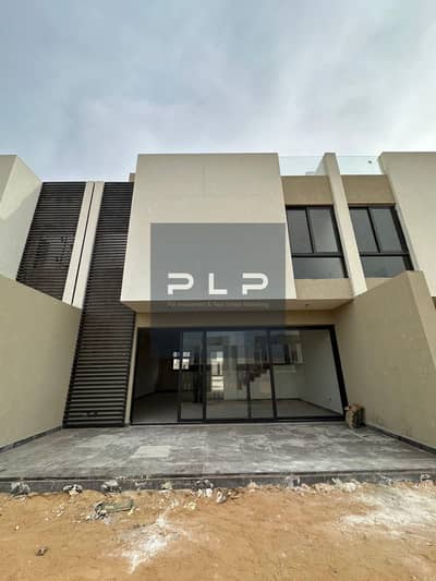 بسعر لن يتكرر فيلا توين هاوس للبيع استلام فوري في كمبوند البروج بمدينة الشروق على طريق القاهرة الإسماعيلية الصحراوي.