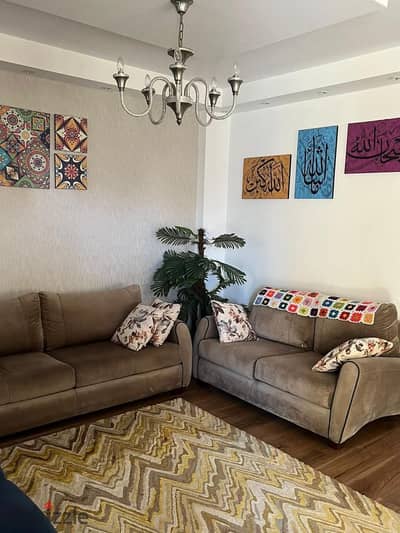 Furnished apartment for sale in Madinaty B3, prime location near services. Sale furnished and equipped.