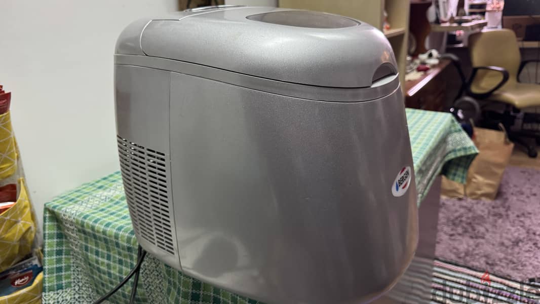 Ice maker 7