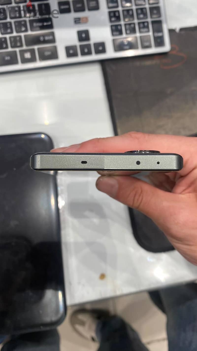 Realme GT 6T 1
