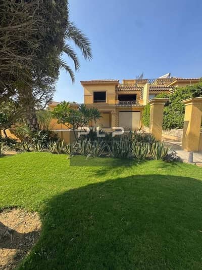 Townhouse Middle Resale for Sale in La Terra