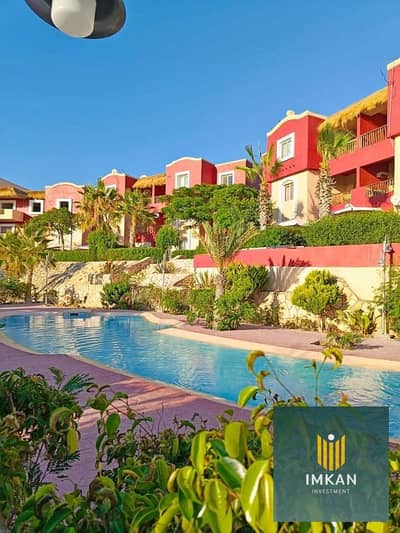 شاليه للبيع فيو على حمام سباحة و قريب من البحر فى قرية bungalows الساحل الشمالي كيلو 72 جمب مارينا و العلمين الجديدة