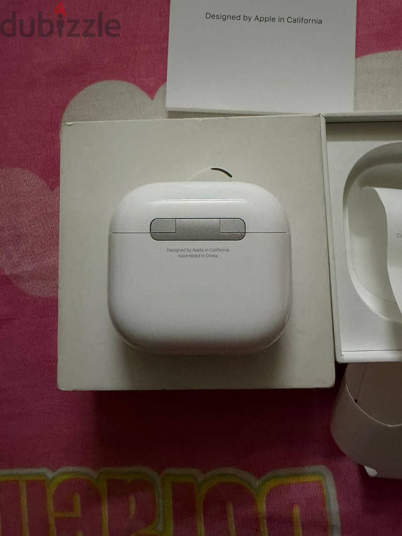 Apple Airpods (4) with 1
