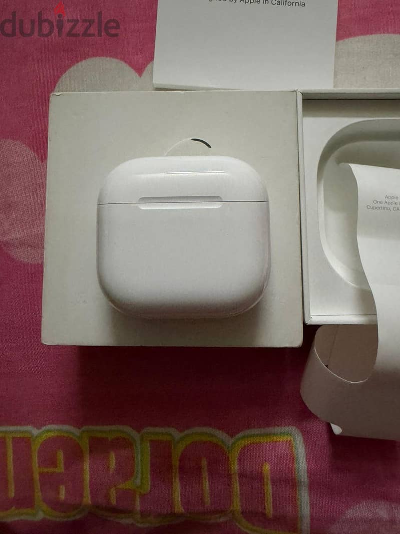 Apple Airpods (4) with 2