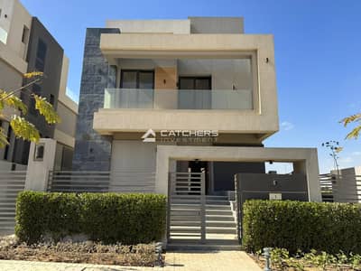 **Special Discount!** Fully Finished **Ready-to-Move Townhouse** in **La Vista City**. Open views of landscape & lagoons from all rooms. Fully finishe