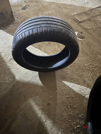 225-45/R18 كاوتش مستعمل للبيع