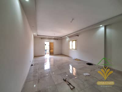 Apartment for rent in the Southern Lotus steps from the main Southern Teseen Street