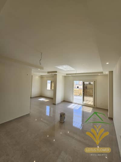 Special room with a large terrace, second number from the main clubs street in the southern lotus