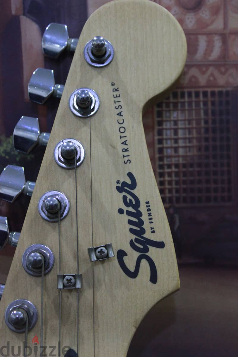 Fender Squier Bullet Stratocaster (HSS) with Amplifier & Accessories 2