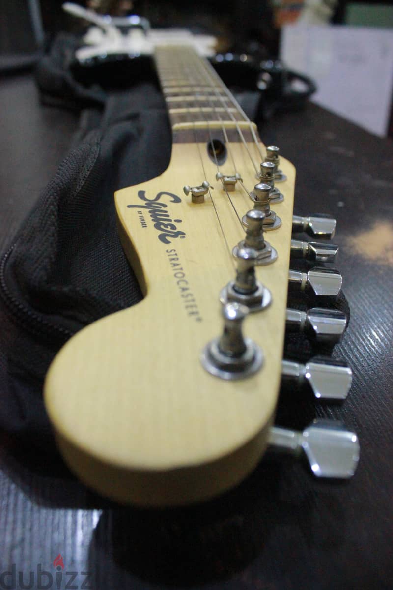 Fender Squier Bullet Stratocaster (HSS) with Amplifier & Accessories 8