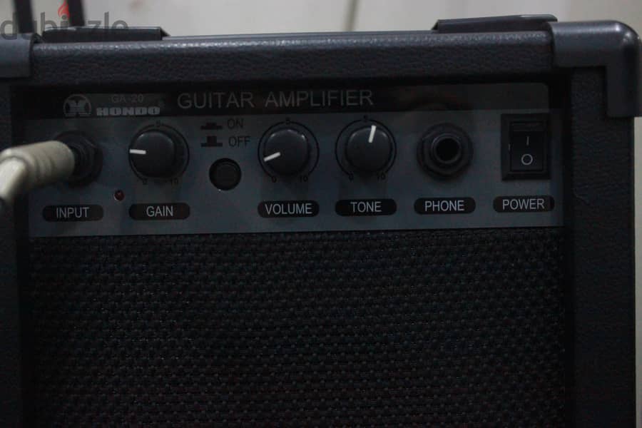 Fender Squier Bullet Stratocaster (HSS) with Amplifier & Accessories 10