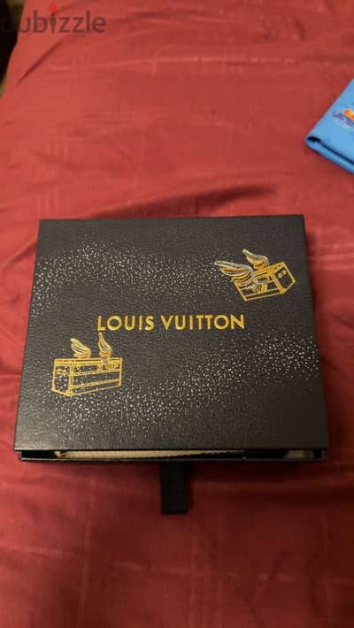 Lv. card holder