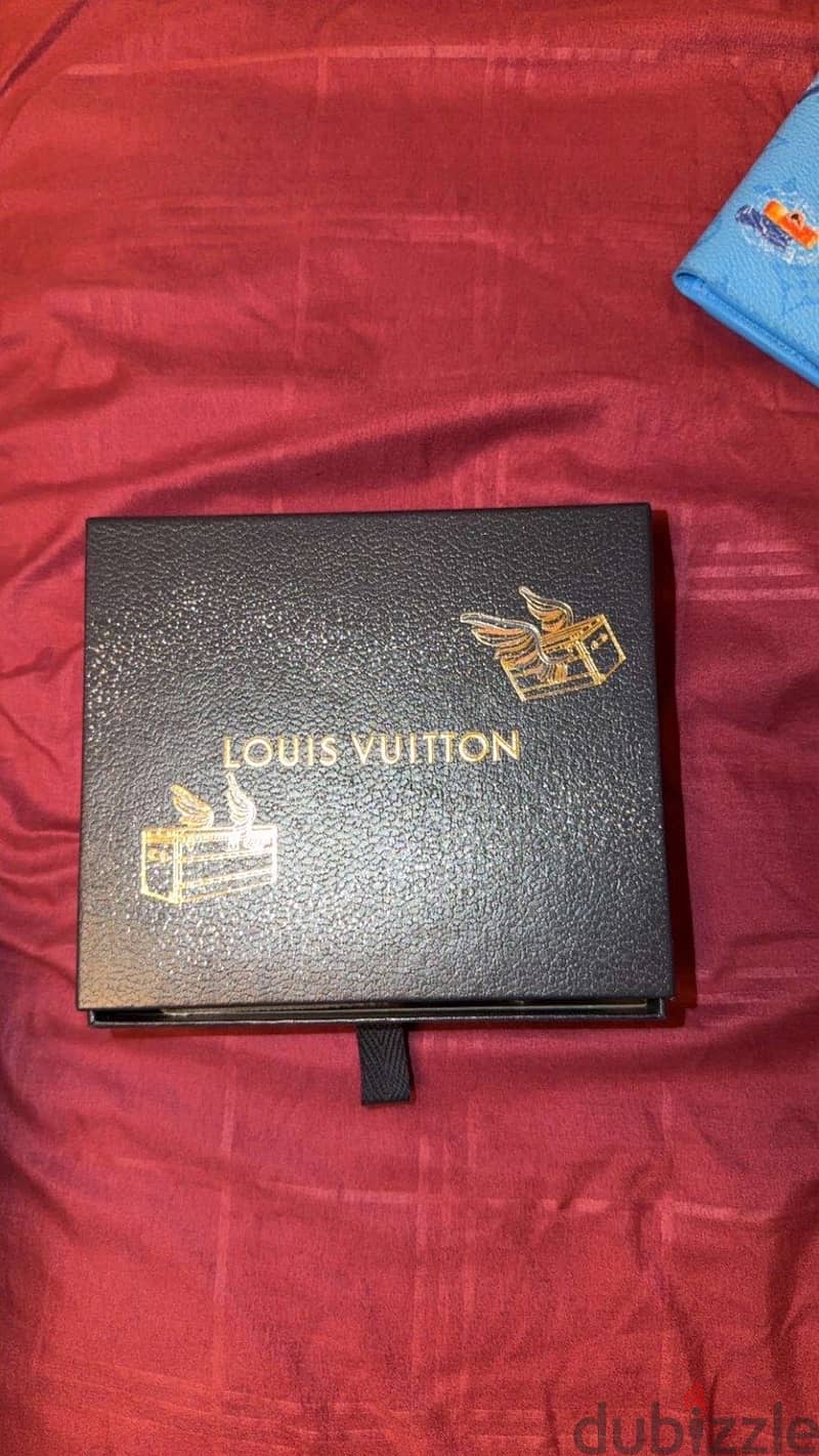 Lv. card holder 1