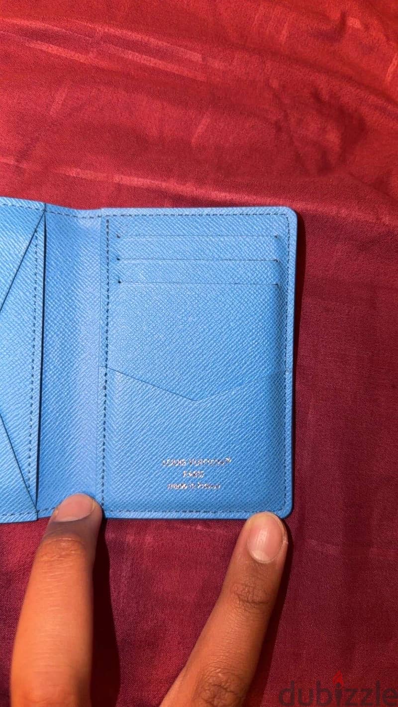 Lv. card holder 3