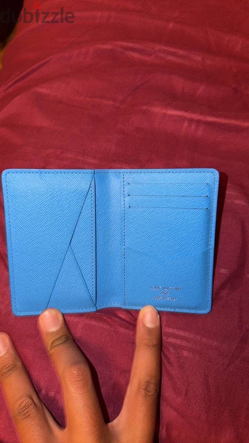 Lv. card holder 4