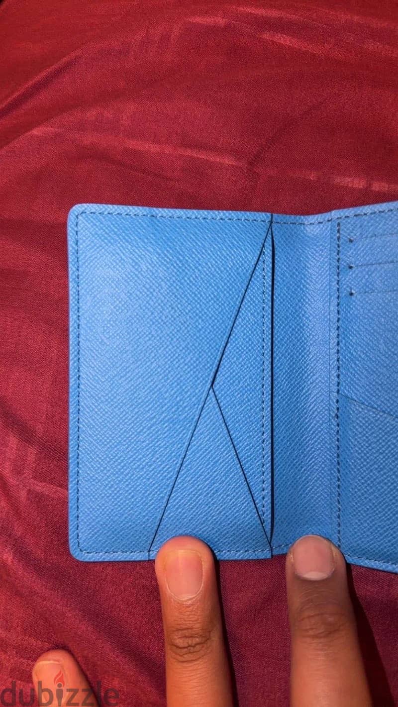 Lv. card holder 5