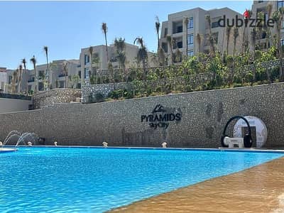 مقدم 150 الف شاليه للبيع 76متر متشطب بالكامل و بالفرش فى سكاى سيتي الجلالة شركة بيراميدز