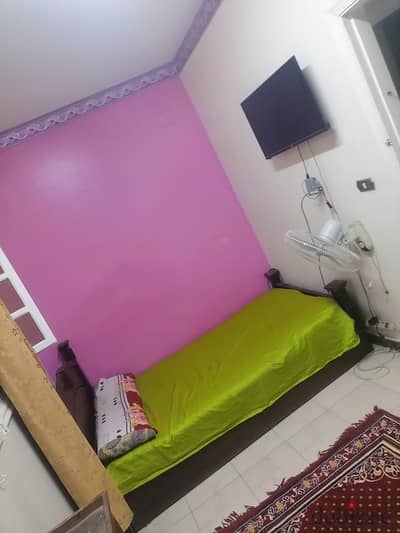 Furnished apartment in Maadi, side street behind Maadi Ambulance, close to Maadi Metro and the Corniche, and all services and transportation. Fourth floor, consisting of two bedrooms, living room, bathroom, kitchen, natural gas.