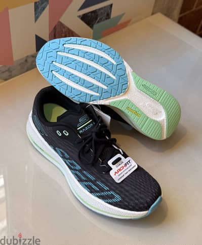 كوتشي Skechers اوريجينال مقاس 37 جديد