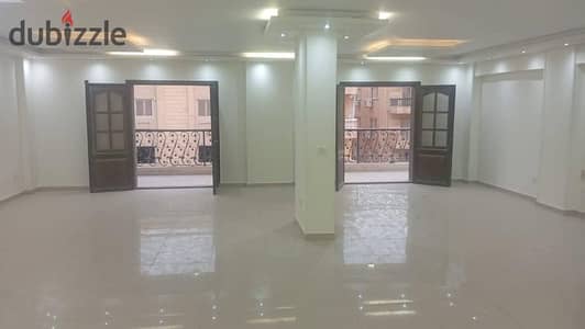 حالة نادرة شقة على مساحة نص العمارة بعمارة خاصة مميزة بمنطقة ط