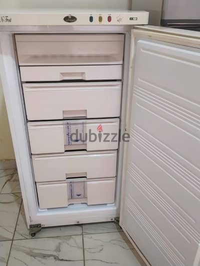 ديب فريزر كريازي ٤ درج ورف حاله ممتازه كسر زيرو رزق صاحبه