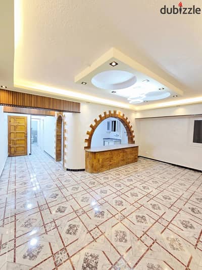 شقه في الإسكندرية العجمي شاطي النخيل علي الشارع الرئيسي مباشر عاشر عماره من البحر تشطيب فاخر ومميز