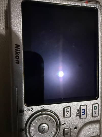 كاميرا ديجيتال (Nikon) اليابانية