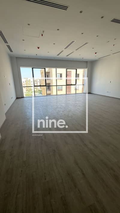 مكتب متشطب بالتكييفات Fully Finished with ACs  للايجار خلف الجامعة الأمريكية AUC التجمع الخامس القاهرة الجديدة New Cairo على شارع التسعين الجنوبي