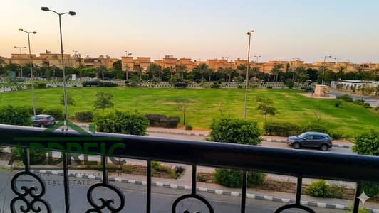 اشقة للإيجار المفروش في الرحاب، لوكيشن مميز بجوار أفنيو مول وكارفور، لمحبي الهدوء والخصوصية. شقة راقية ومجهزة بالكامل في موقع متميز قريب الخدمات