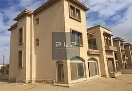 Standalone villa for sale, resale below market price, immediate handover, ready to move in at Rehana Compound in First Settlement, with a private pool